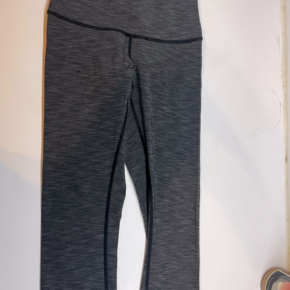 Lululemon grey crop leggings - Picture 1 of 3